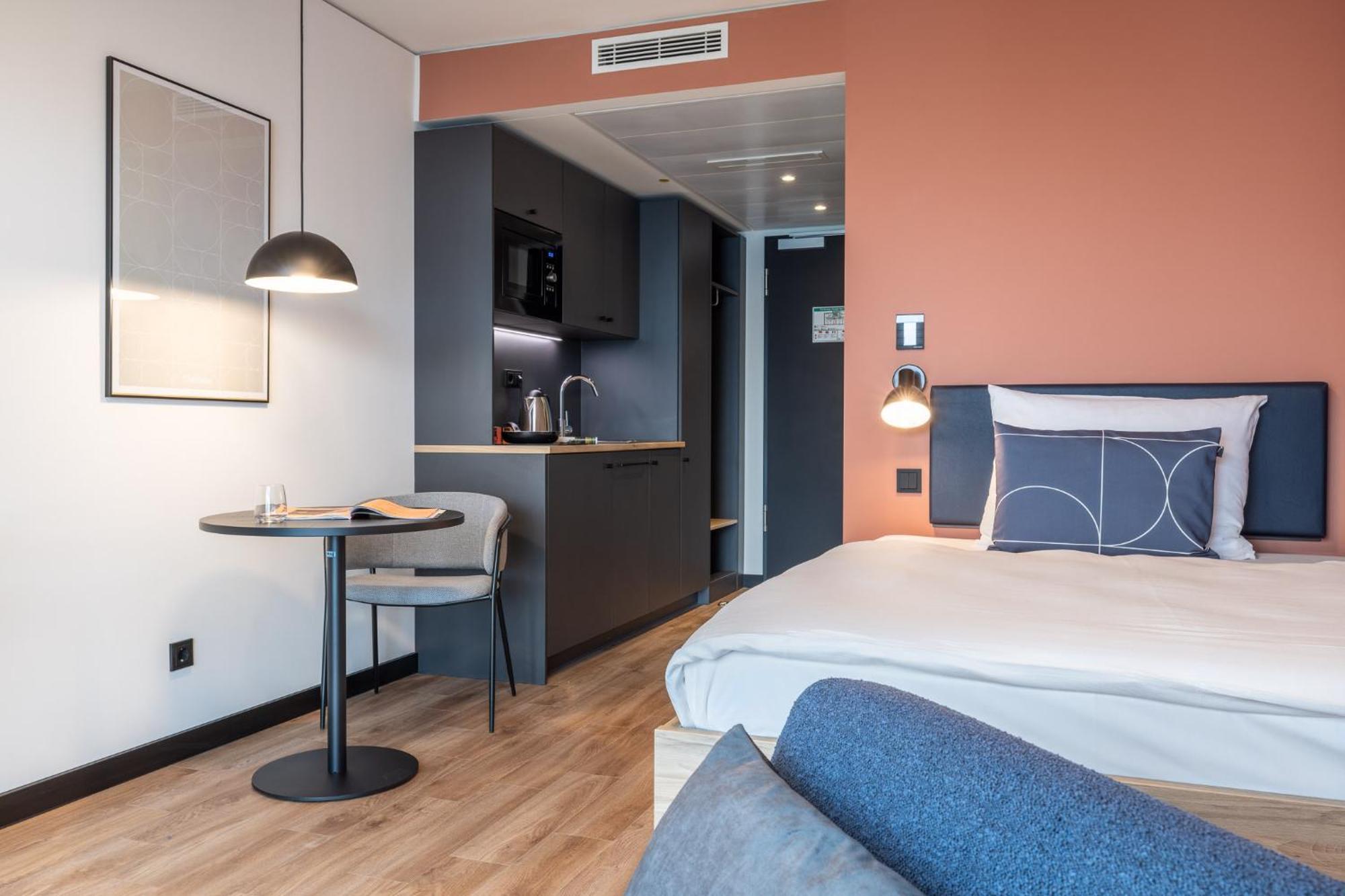 Hotel The Base